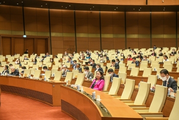 Không được ngăn chặn, cản trở việc phổ biến, sử dụng Quốc kỳ, Quốc huy, Quốc ca