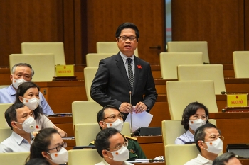 Đẩy mạnh tiêm chủng vắc xin, chuẩn bị lộ trình mở cửa lại nền kinh tế