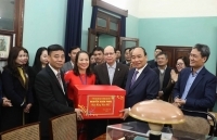 Thủ tướng dâng hương tưởng nhớ Bác Hồ