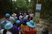 Khách bái lễ Phật Hoàng Trần Nhân Tông và đền Cửa Ông đông kỷ lục