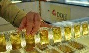 USD ngân hàng bật tăng, vàng SJC \'thiếu sóng\'