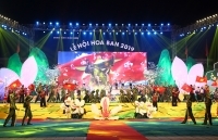 Mang vẻ đẹp hoa ban đến bè bạn bốn phương