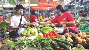 Giá xăng tăng kéo giá các mặt hàng thực phẩm và rau xanh tăng theo