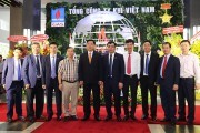 Đón nhận danh hiệu Anh hùng Lao động