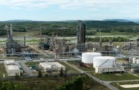 Tạm ngừng nhập khẩu xăng dầu: Nên hay không?