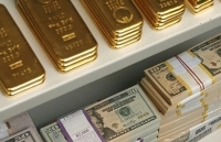 Đầu tuần, giá vàng loạn nhịp, USD giảm sâu