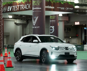 VinFast hợp tác với Electrify America cung cấp giải pháp sạch và tích hợp ứng dụng di động cho xe điện