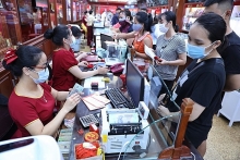 Giảm phiên đầu tuần, giá vàng SJC dao động quanh 70,1 triệu đồng