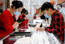 Vàng trong nước đảo chiều giảm 300.000 đồng, tỷ giá trung tâm tăng nhẹ