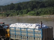 Xuất khẩu gạo qua Lào Cai: Tìm cách gỡ ùn tắc