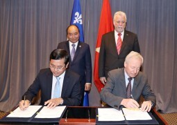 Thủ tướng Nguyễn Xuân Phúc tiếp Thủ hiến bang Québec