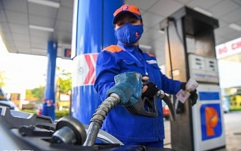 Nên tính đến phương án trợ giá xăng dầu