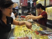 Vàng tăng giá rồi giảm nhanh