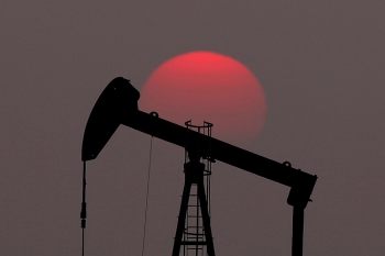 Giá dầu “quay đầu” giảm mạnh sau khi OPEC hủy cuộc họp