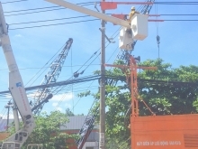 EVNHCMC khẩn trương cấp điện cho 2 bệnh viện dã chiến đang được xây mới