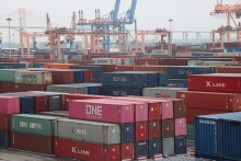 Xuất khẩu tăng thêm hơn 27 tỷ USD