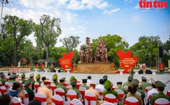 Thành phố Hà Nội: Khánh thành công trình tượng đài 'Công an nhân dân vì dân phục vụ'