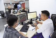 Lựa chọn kênh đầu tư giữa cơn gió nghịch