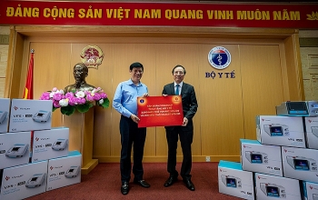 Vingroup trao tặng 1.700 máy thở xâm nhập và tài trợ hóa chất cho 56.000 xét nghiệm COVID-19