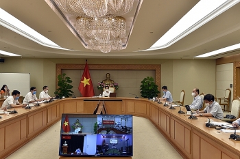 TP. Hồ Chí Minh tăng cường điều trị, tăng tốc tiêm vaccine