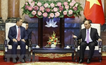 Chủ tịch nước Nguyễn Xuân Phúc tiếp Phó Tổng tư lệnh Quân đội Hoàng gia Campuchia