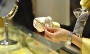 Nhu cầu yếu, giá vàng trong nước giảm nhanh