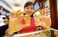 Giá vàng ồ ạt giảm, phá vỡ các đỉnh giá cao