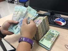 Ngân hàng tăng lợi nhuận khủng nhờ thương vụ bán ‘gà đẻ trứng vàng