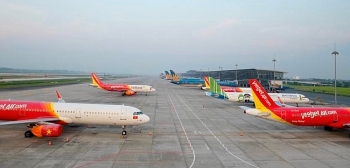 Các hãng hàng không chia 2 nhóm ủng hộ và phản đối giá sàn vé bay