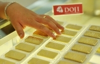 Vàng và USD đều chững giá