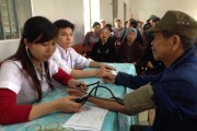 Tích cực vận động nông dân tham gia bảo hiểm y tế