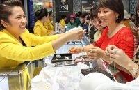 Giá USD tăng, vàng SJC lặng sóng