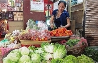 Rau củ, tôm cá tăng giá mạnh vì bão