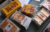 Tạm giữ hơn 5.400 gói bánh bông lan Trung Quốc không có giấy tờ