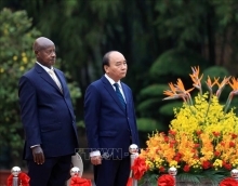 Chủ tịch nước Nguyễn Xuân Phúc chủ trì Lễ đón Tổng thống Uganda thăm chính thức Việt Nam