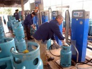 Giá gas bán lẻ giảm 2.500 đồng trên mỗi bình 12kg