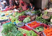 Thực phẩm liên tục tăng giá trước Tết