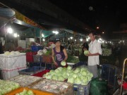 Hàng Tết khó tăng giá mạnh