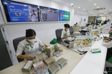 Áp lực cân đối nguồn vốn đè nặng ngân hàng