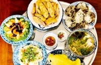 Đắt hàng dịch vụ đặt cỗ ngày Tết