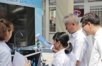 Gian hàng Tập Đoàn Tân Á Đại Thành thu hút đông đảo khách tham quan và mua sắm