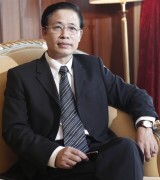 Phía sau “ánh hào quang vàng bạc”