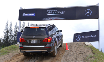 Học viện Lái xe an toàn Mercedes-Benz 2016