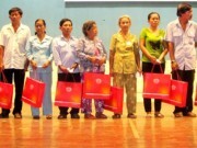 2.000 thẻ bảo hiểm y tế được tặng cho các hộ nghèo tại TP.HCM