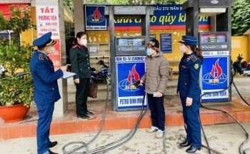 Lực lượng Quản lý thị trường tăng cường giám sát hoạt động kinh doanh xăng dầu