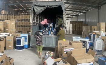 Hưng Yên: Phát hiện kho hàng gia dụng lớn có dấu hiệu nhập lậu