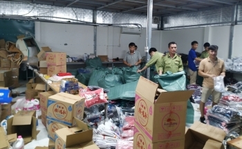 Triệt phá kho hàng 