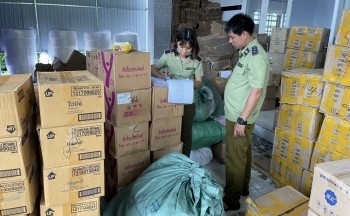 Phát hiện điểm tập kết chứa gần 20.000 sản phẩm nhập lậu, không rõ nguồn gốc