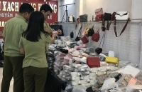 Đột kích “thủ phủ” bán buôn túi, ví giả mạo thương hiệu nổi tiếng