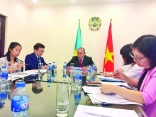 Kazakhstan pledges to prioritize business with Vietnam